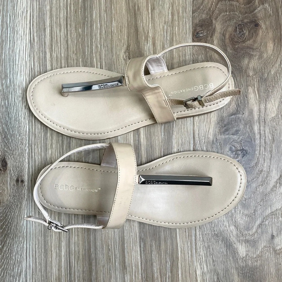 BCBGeneration Sandals Beige Gold
Metal Logo Sz 8 EUC - Picture 4 of 5